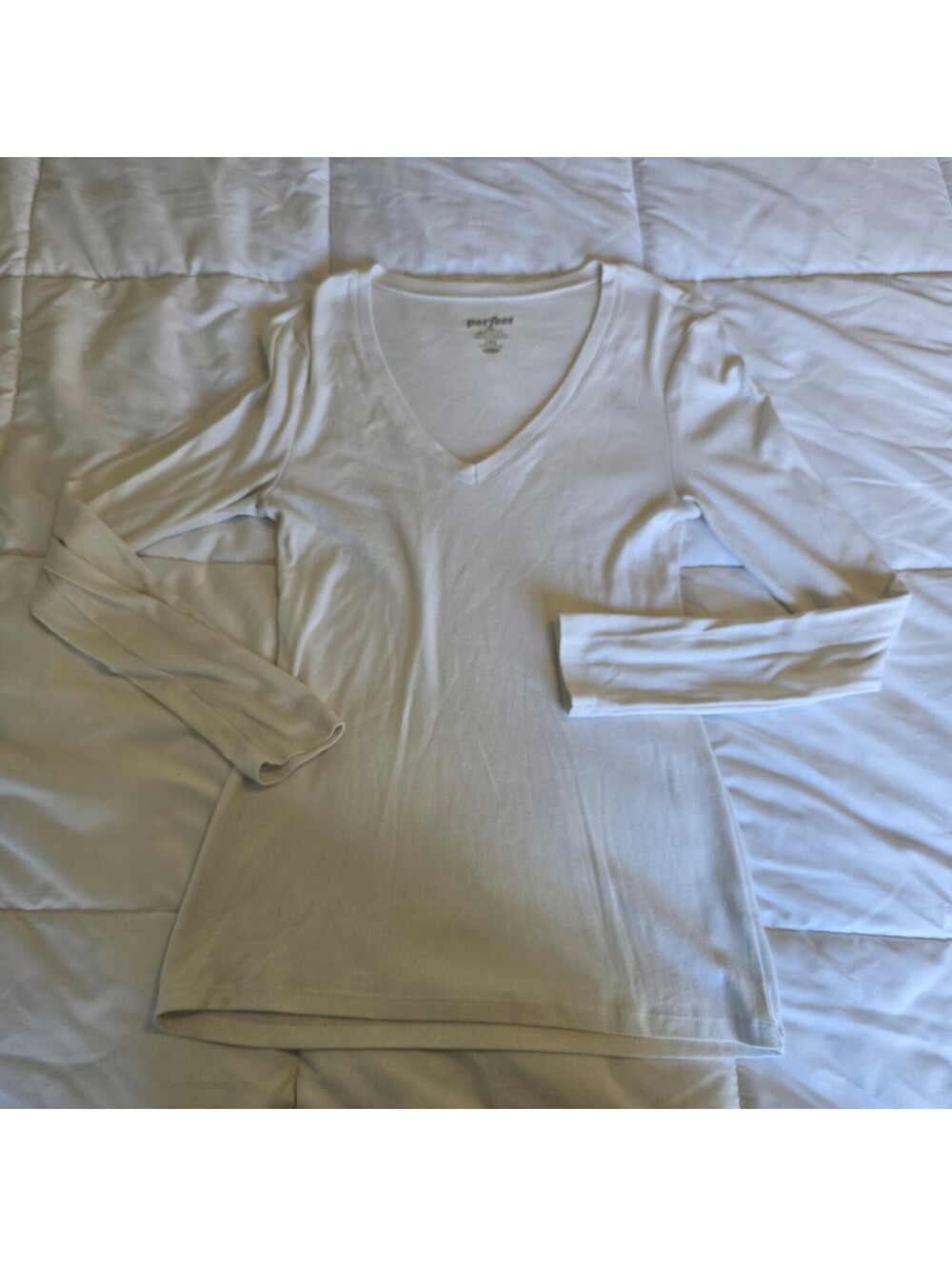 Perfect white long sleeve V-neck top